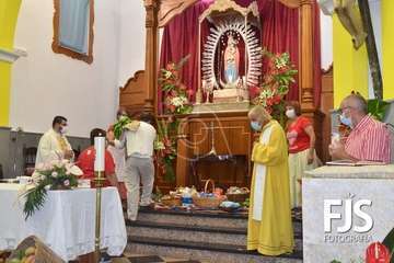 Repique de campanas, misa de romeros y ofrenda a la Virgen de las Nieves/TA y Francisco Javier Santana.